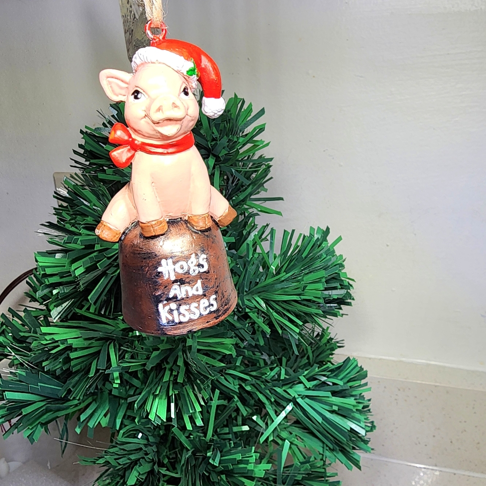 Festive Pig Ornament with Santa Hat New No Tags Hogs And Kisses